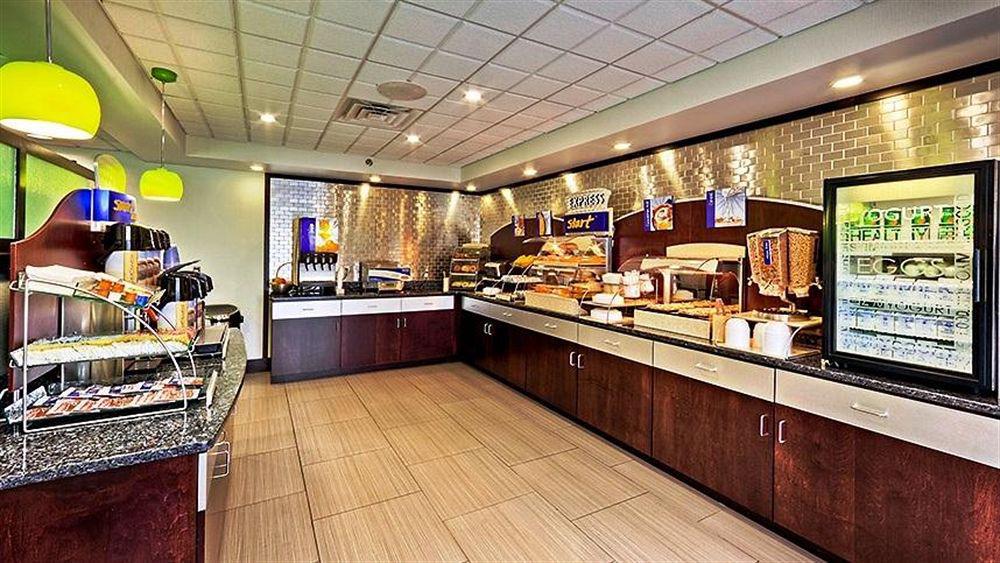 Holiday Inn Express Chillicothe East By Ihg Ресторант снимка